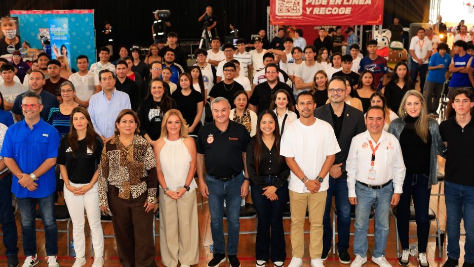Mil estudiantes participan en el panel ‘Jóvenes en el deporte’ liderado por figuras locales