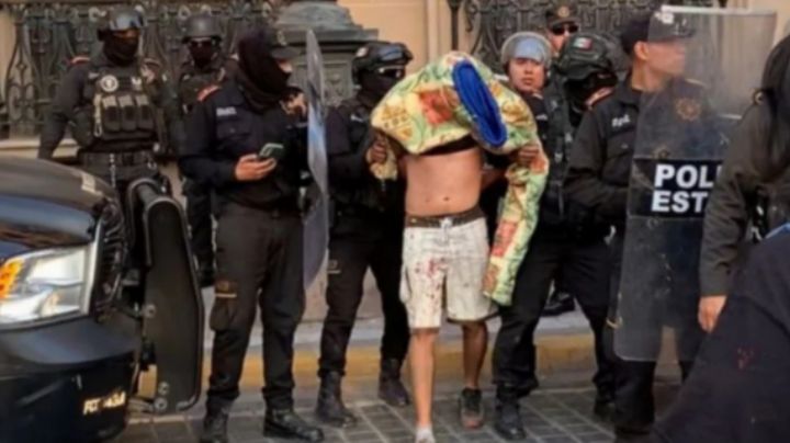 Exigen la libertad de hombre detenido en protesta contra el alza de tarifas; aseguran fue agredido