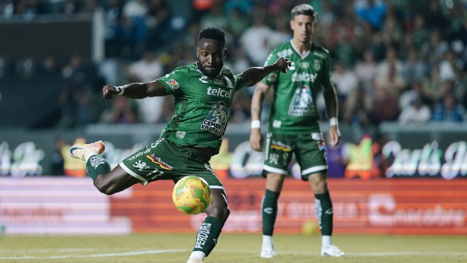 León pierde 2-1 con Monterrey y cae al séptimo lugar de la tabla.