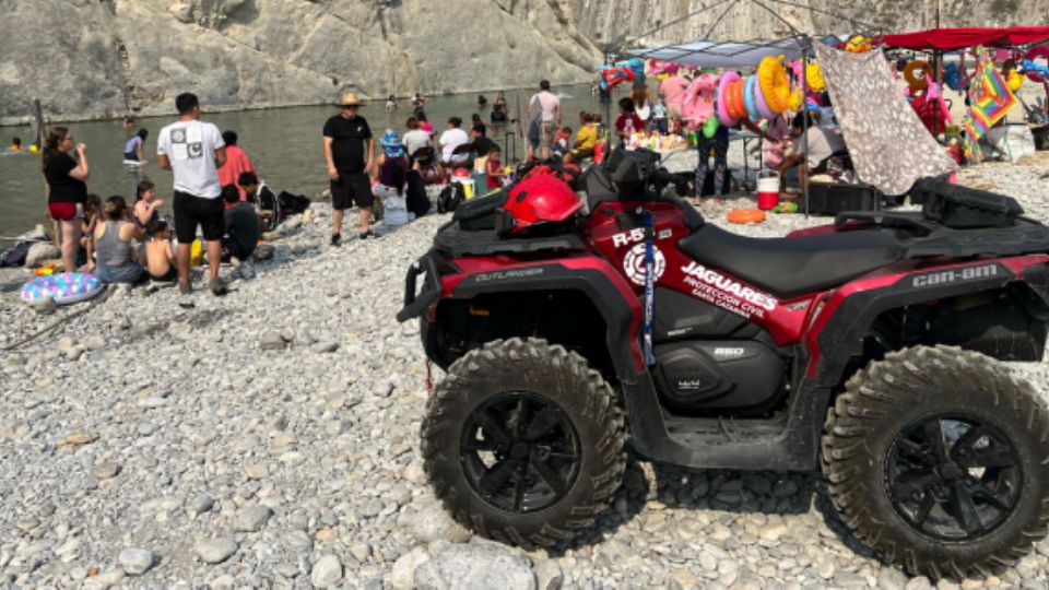 Operativo de seguridad en La Huasteca.