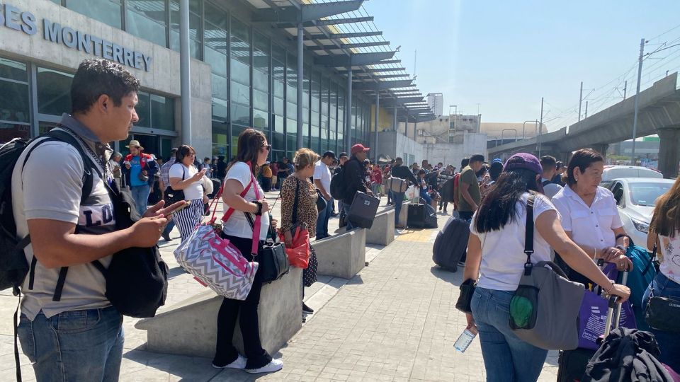 Viajeros regresan a Monterrey este lunes