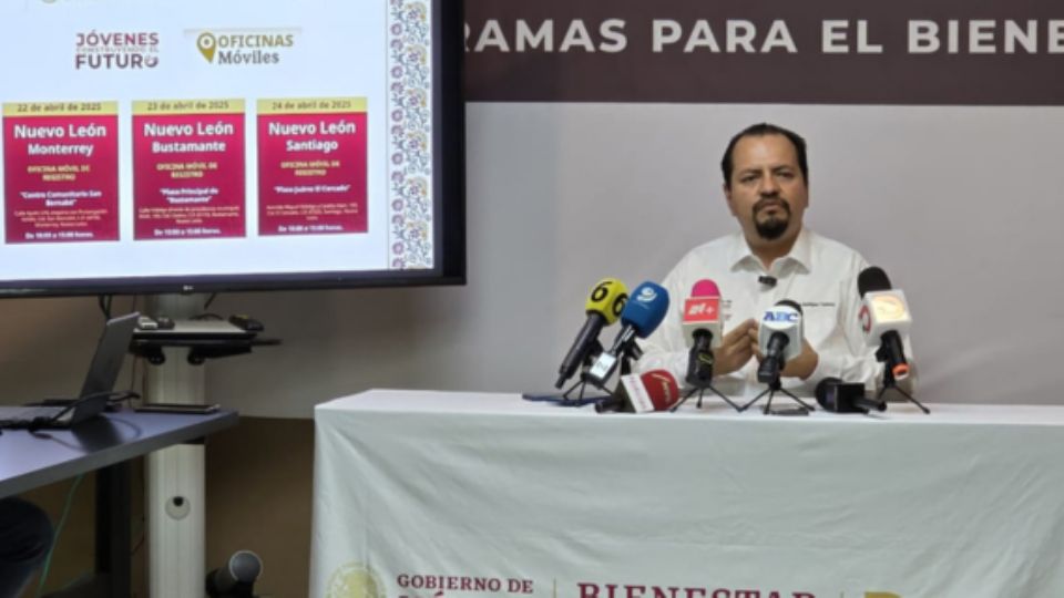 El programa Jóvenes Construyendo el Futuro los vincula a un centro laboral con un apoyo económico de 8 mil 480 pesos mensuales.