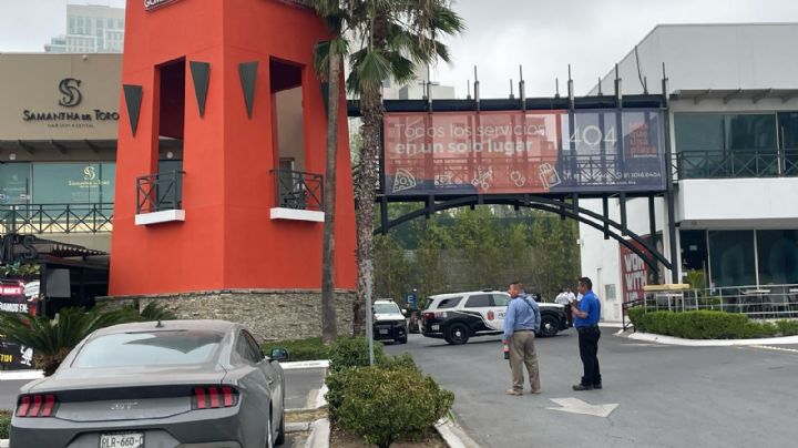 Hallan cuerpo en plaza comercial de San Pedro