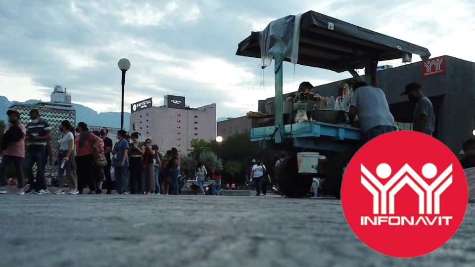 Filas en la sede de Infonavit en Monterrey |