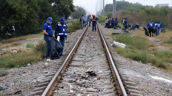 San Nicolás realiza labores de limpieza en las cercanías de las vías del tren