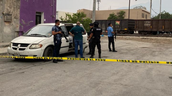 Hombre se refugia en una casa luego de ser sorprendido robando chatarra en Monterrey
