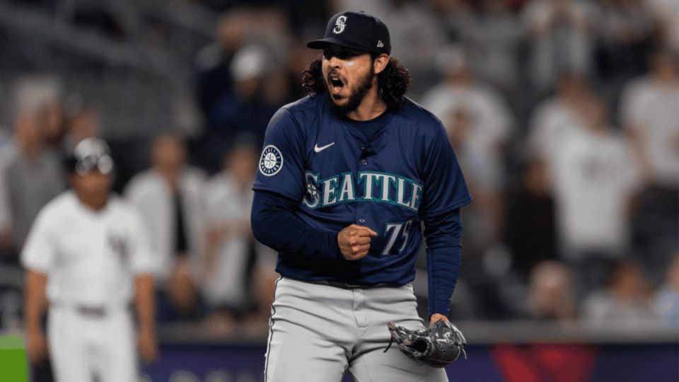 Andrés Muñoz sumó su octavo salvamento en la temporada