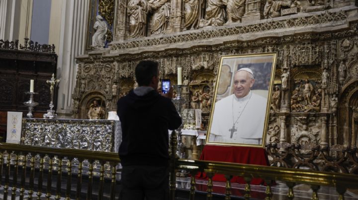 Comienza la ceremonia de cierre del féretro del Papa Francisco
