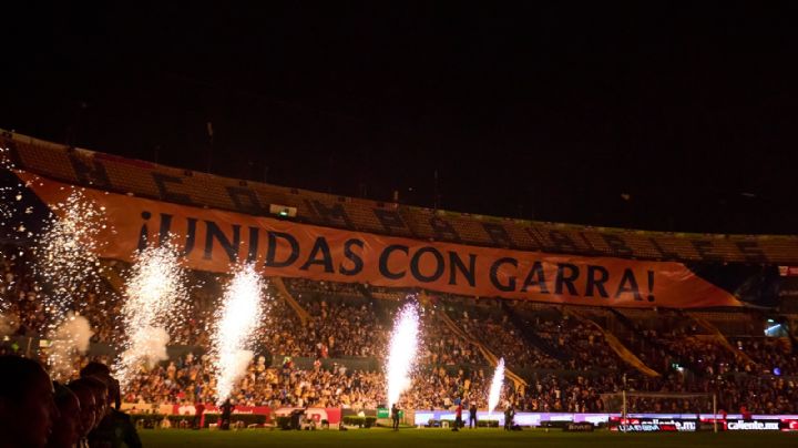 Afición de Tigres ‘prende’ el Clásico Regio Femenil