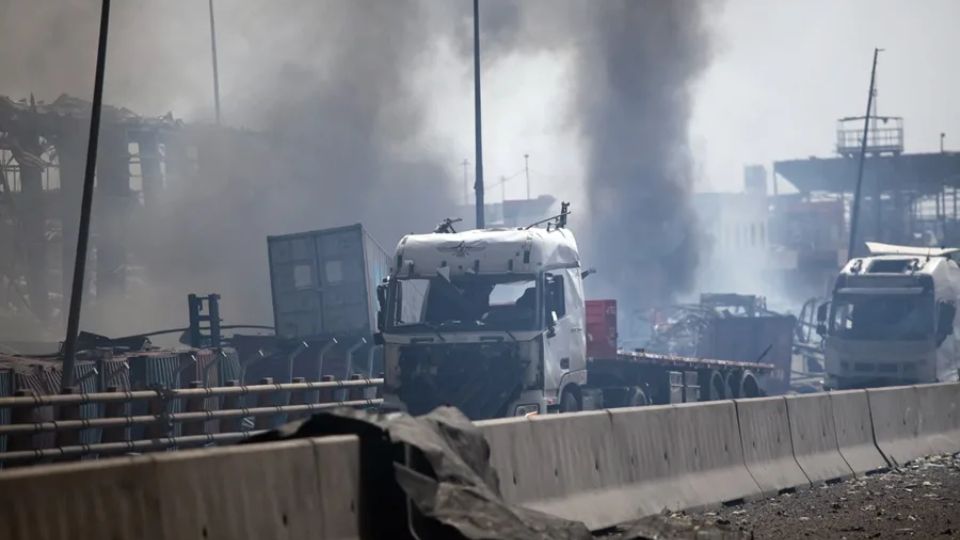Explosión en puerto iraní deja 8 muertos y casi 750 heridos.