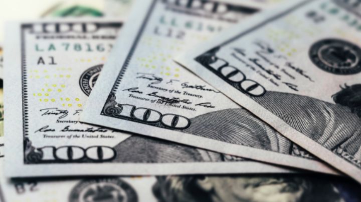 Peso mexicano retrocede hoy 27 de abril: así se cotiza frente al dólar