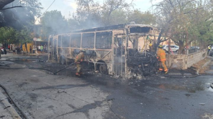 Se incendia camión de la Ruta 240 en Guadalupe; no hay heridos