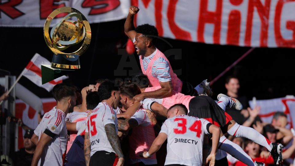 River Plate ganó 2-1 el Superclásico de Argentina, con la visita especial del trofeo del Mundial de Clubes