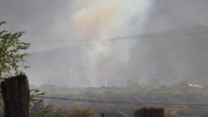 Incendio en Ejido Rinconada sigue sin control; habilitan albergue en García, NL