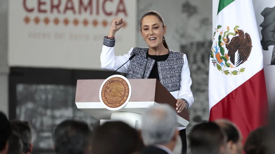 Sheinbaum anuncia 18 acciones para fortalecer la economía ante los aranceles de Trump.
