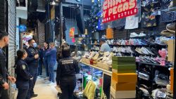 Catean La Pulga Río por presunta venta de productos 'piratas'