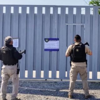 Decomisan vehículos, armas y droga tras cateo a quinta en Salinas Victoria
