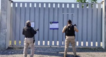 Decomisan vehículos, armas y droga tras cateo a quinta en Salinas Victoria