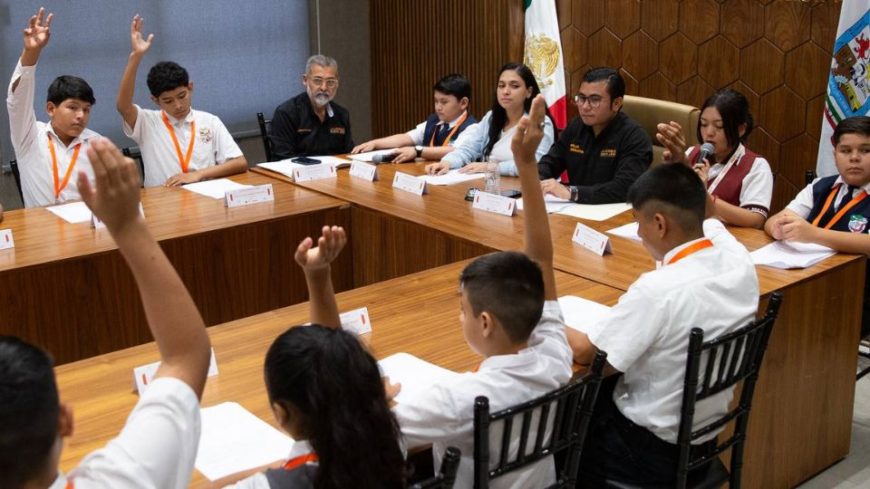 Félix Arratia celebra el Día del Niño con Sesión de Cabildo Infantil en Juárez, NL
