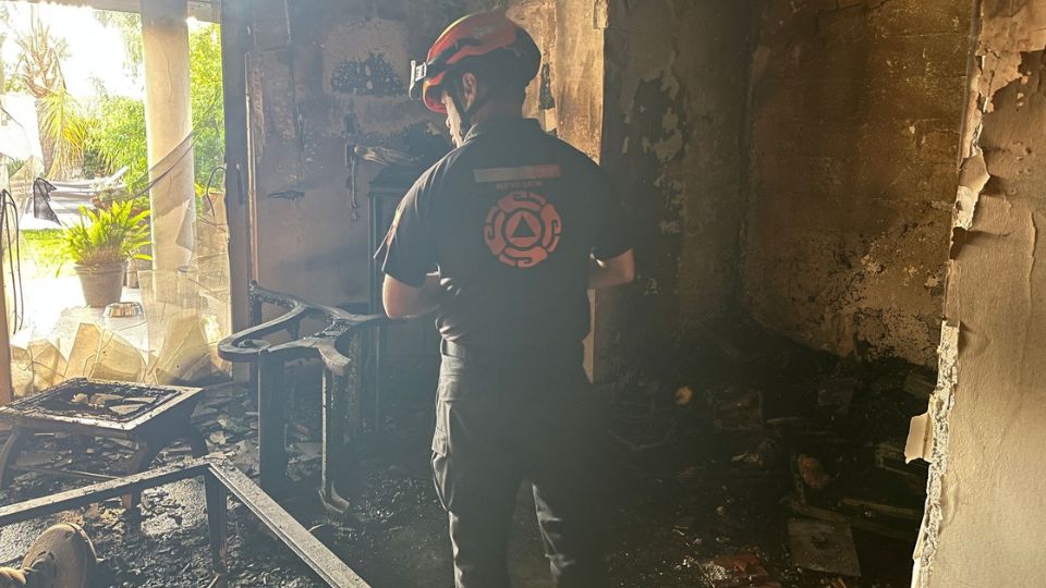 Incendio en casa en Monterrey; deja 2 muertos y 1 lesionado.