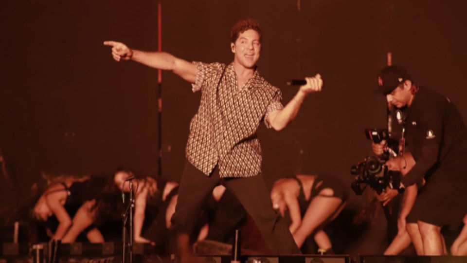 En el segundo día del festival Pa’l Norte 2025, los asistentes se llevaron una grata sorpresa en el Parque Fundidora, pues David Bisbal fue el primer artista sorpresa del segundo día.