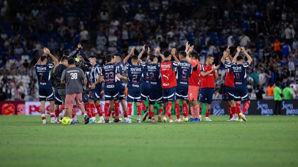 Desde la cancha y redes sociales, jugadores de Rayados como Chávez, Torres y Salcedo celebraron el triunfo ante Chivas