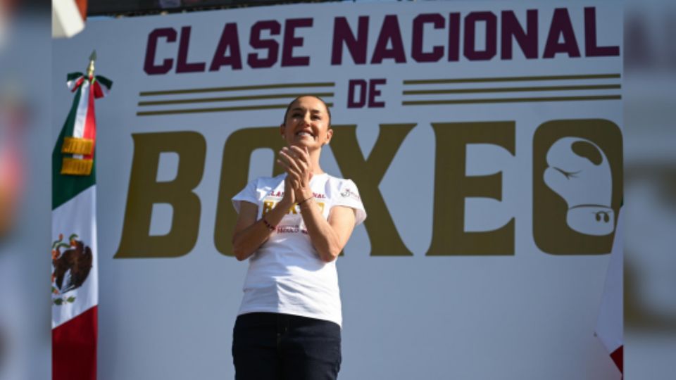 La presidenta Claudia Sheinbaum participó en la inauguración de la Clase Nacional de Boxeo, que tuvo lugar en el Zócalo de la Ciudad de México.
