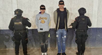 Detienen a 2 por poseer un arma de fuego y drogas en Monterrey