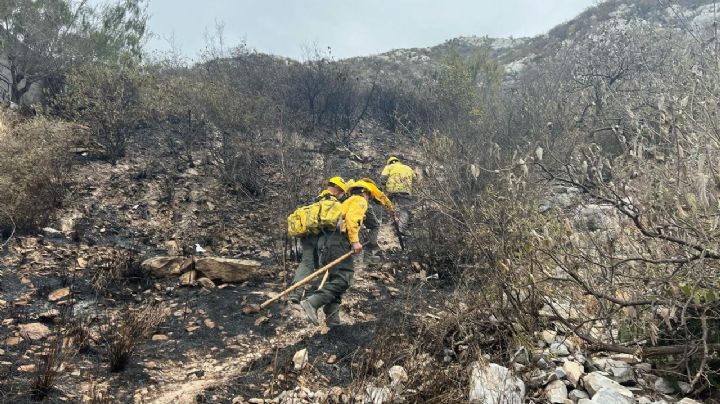 Protección Civil continúa sofocando el incendio en el ejido en Aramberri, NL