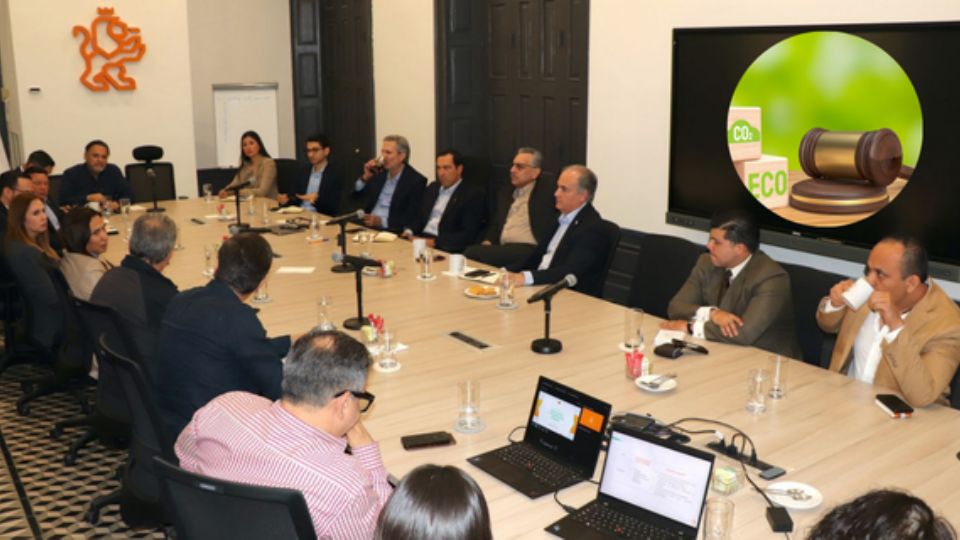 La Secretaría de Medio Ambiente de NL y representantes de Caintra, Coparmex, Canacar y Caprobi, entre otros, analizaron nuevas estrategias para mejorar el medio ambiente.