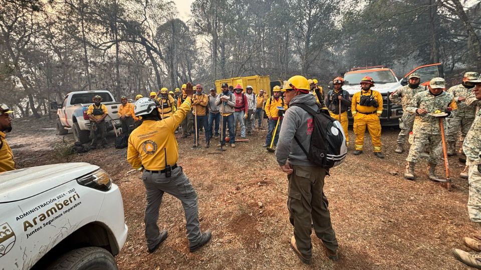 Rescatistas actúan contra incendio en Aramberri