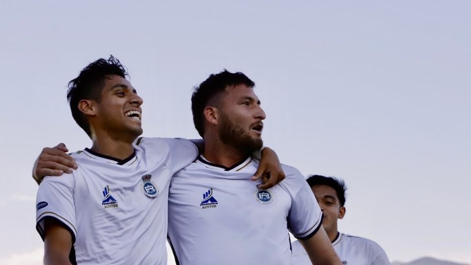 Saúl “Grillo” Ramírez (derecha) fue el anotador del único gol en la Semifinal de ida, que acerca a un resurgido Real Apodaca a la Final