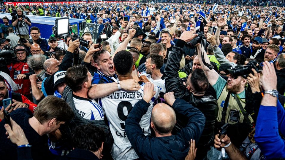Tras varios intentos fallidos en temporadas anteriores, el Hamburgo logró el ascenso directo gracias a una gran campaña como local
