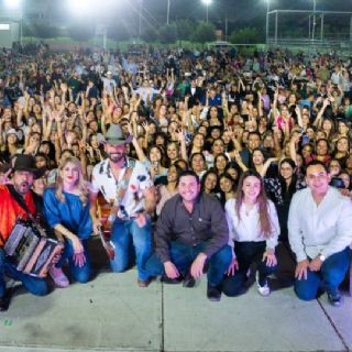 Salinas Victoria festeja a docentes previo al Día del Maestro con 'La Leyenda'