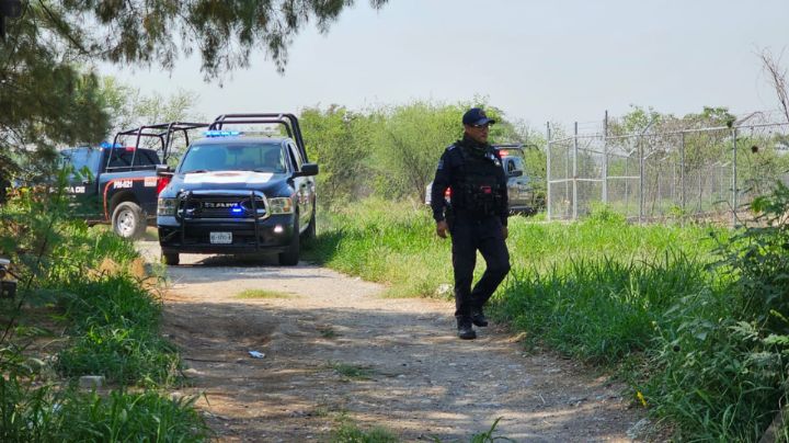 Hallan cuerpo en terreno baldío en Juárez, NL