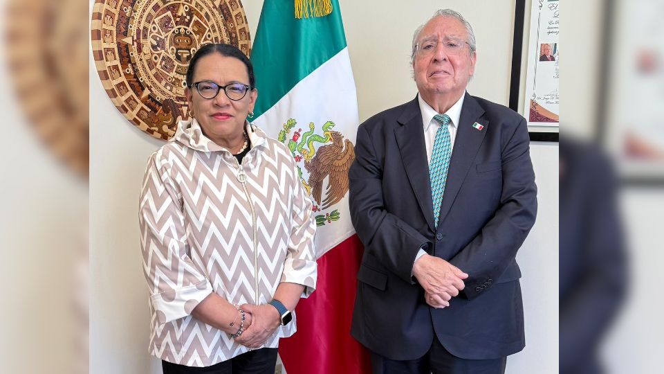 Entregan invitación al Papa León XIV para que visite México.