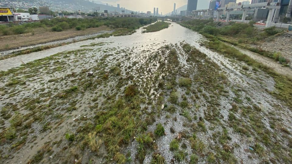 Fuertes lluvias causan inundaciones en Nuevo León.