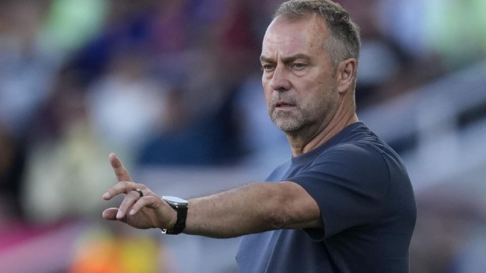 Hansi Flick renovó su contrato con el Barcelona hasta 2027, luego de una temporada en la que ganó liga, copa y supercopa