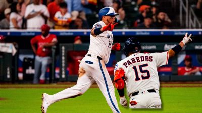 Isaac Paredes hace historia y se mete al Top 5 de jonroneros mexicanos en MLB