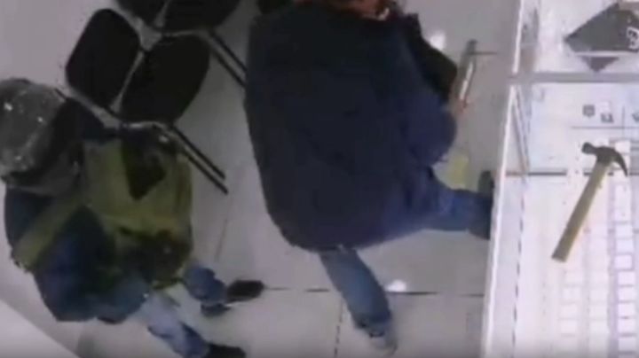 Roban más de un millón de pesos en joyas dentro de negocio en Monterrey