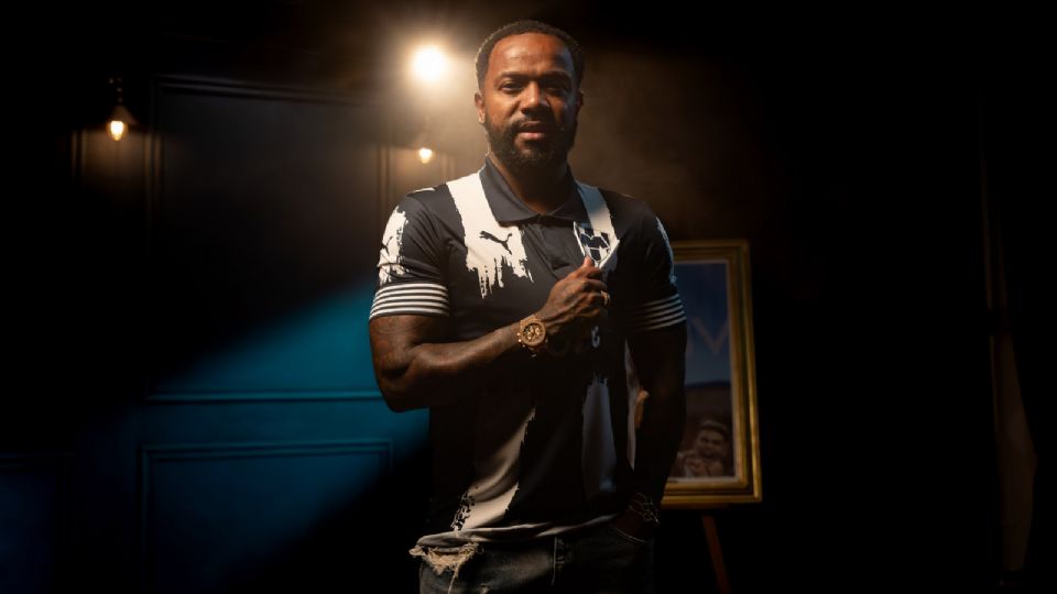 Dorlan Pabón, leyenda de Rayados, con el nuevo jersey para el Mundial de Clubes