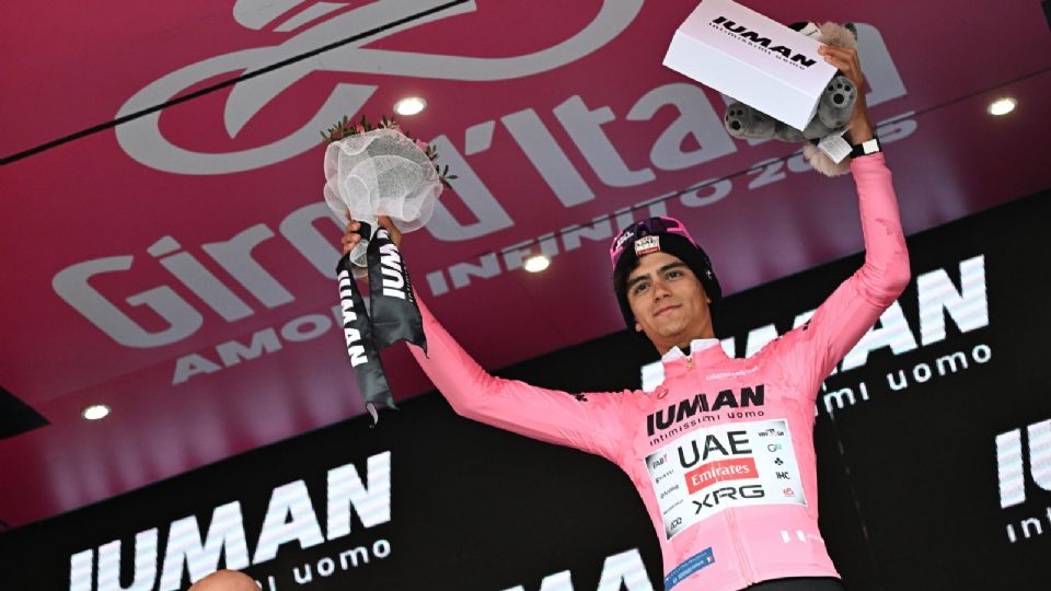Más fuerte que nunca: Del Toro demuestra su carácter y mantiene la maglia rosa.