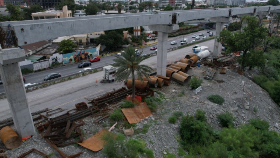 Construcción de la Línea 4 del Metro en Monterrey.