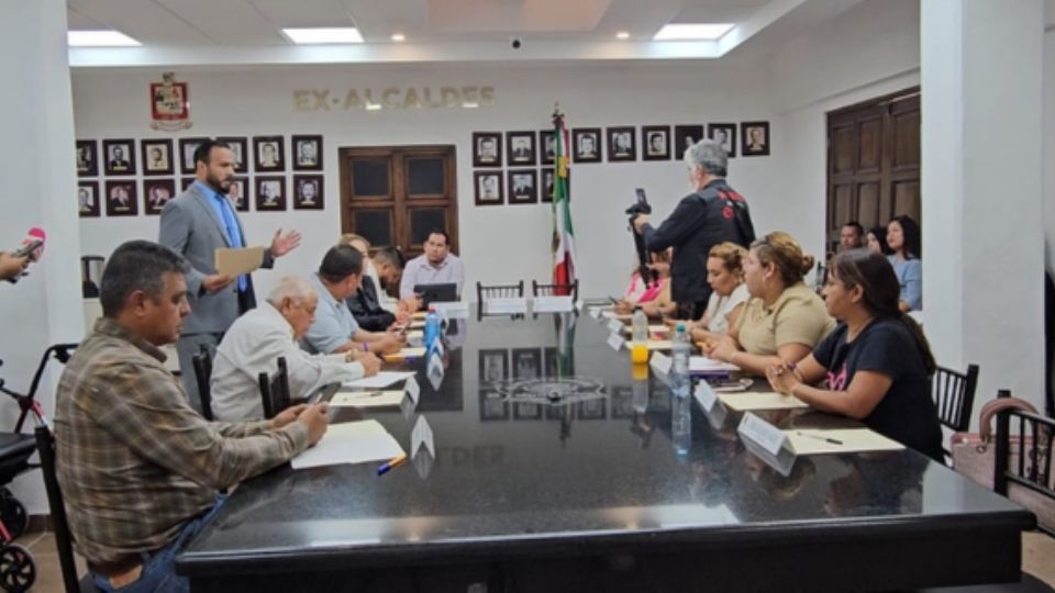 Funcionarios de Zuazua.