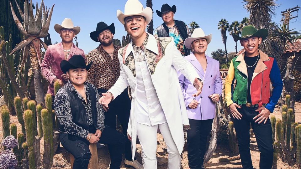 Grupo Firme cancela concierto en EU por problemas con sus visas.