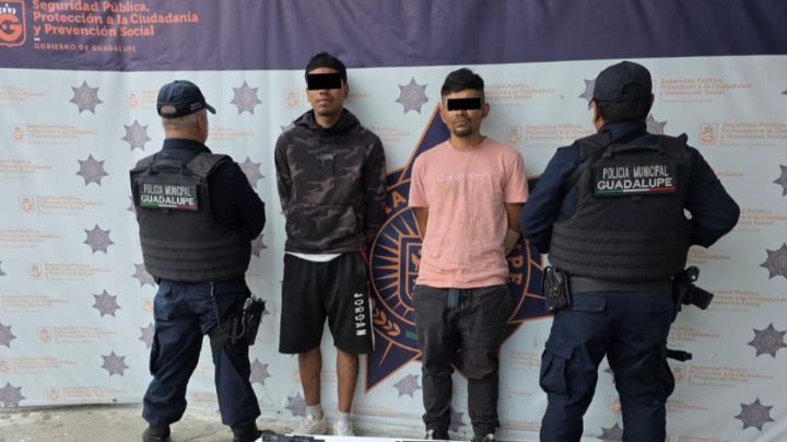 Detienen a 2 hombres tras agredir a balazos a policías en Guadalupe