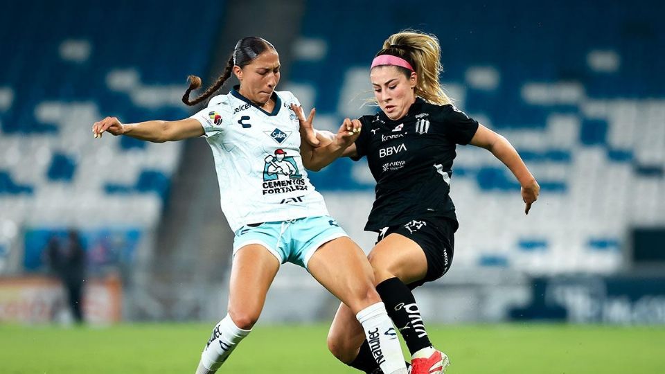 Karol Bernal está convertida en la jugadora favorita de la afición de Rayadas por sus salvadas en el Clásico Regio y su buena actuación contra Pachuca
