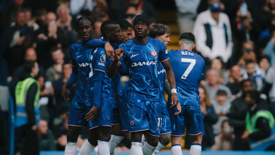 El Chelsea sigue soñando con la Champions tras vencer al campeón inglés.