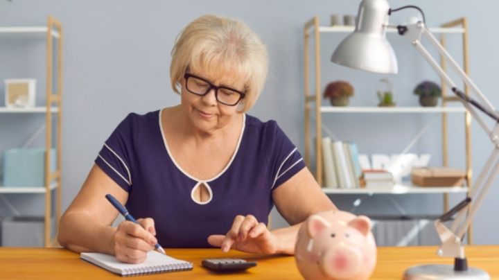 ¿Cobras la Pensión Bienestar? Así puedes hacer rendir tu dinero