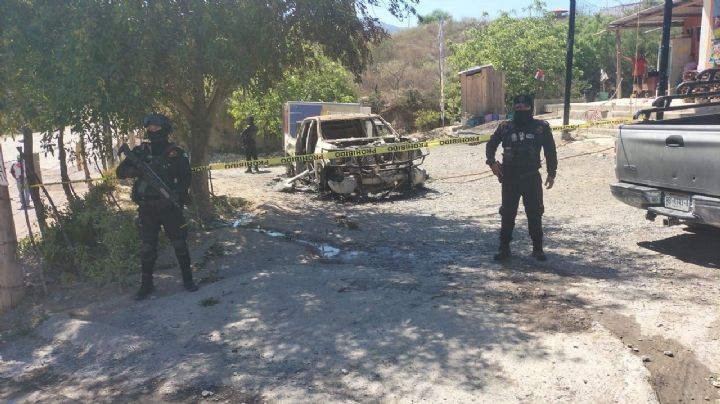 Terror en Rayones, NL: Enfrentamiento entre criminales deja autos calcinados